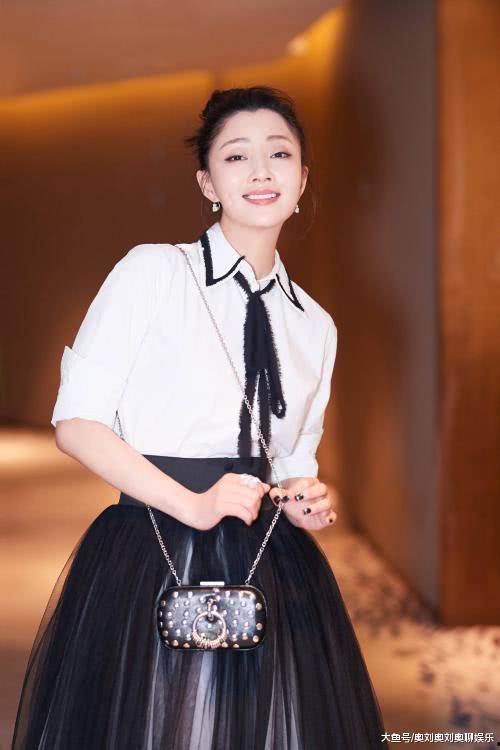 殷桃真实身高爆料视频,真实身高曝光,网友热议 第1张 殷桃真实身高爆料视频,真实身高曝光,网友热议 第1张